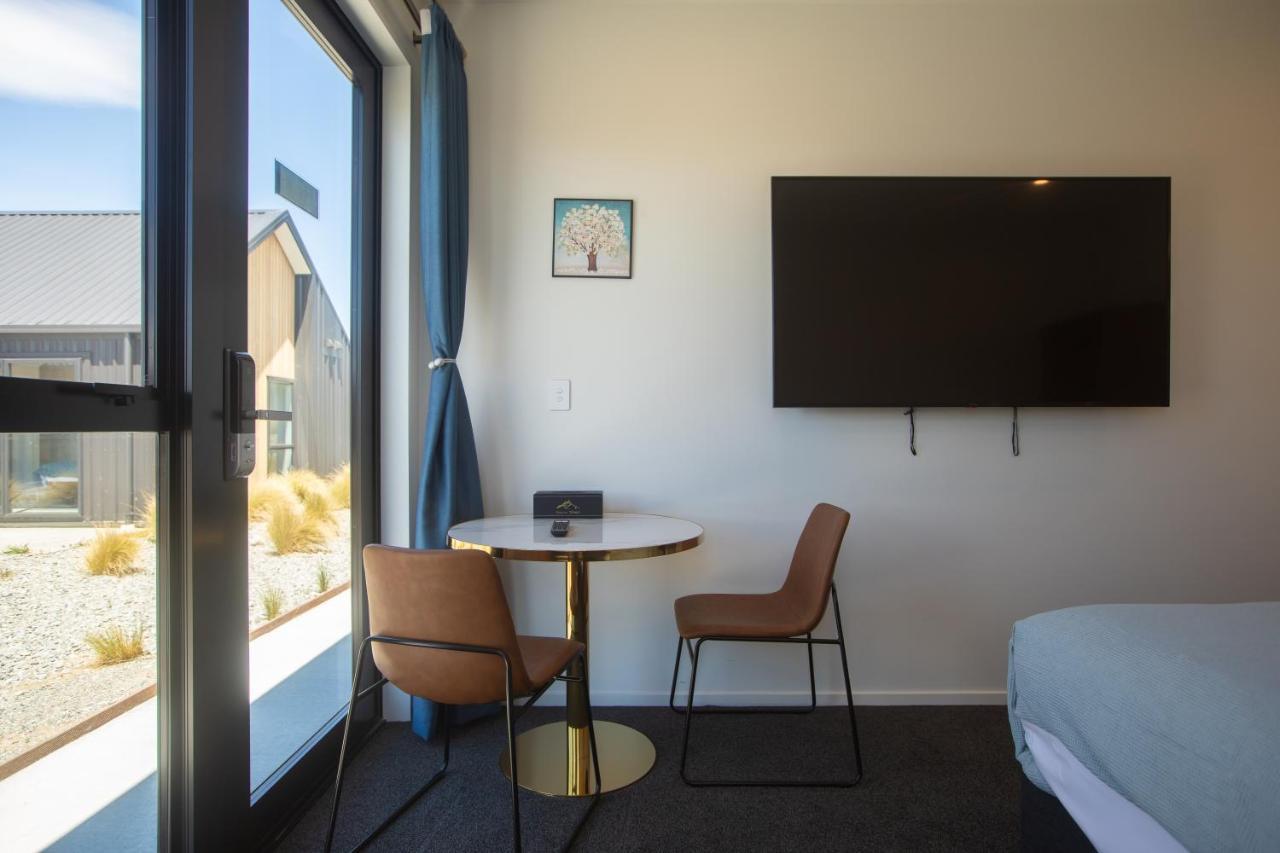 Luminous Tekapo Hotel เลคเทคาโป ภายนอก รูปภาพ