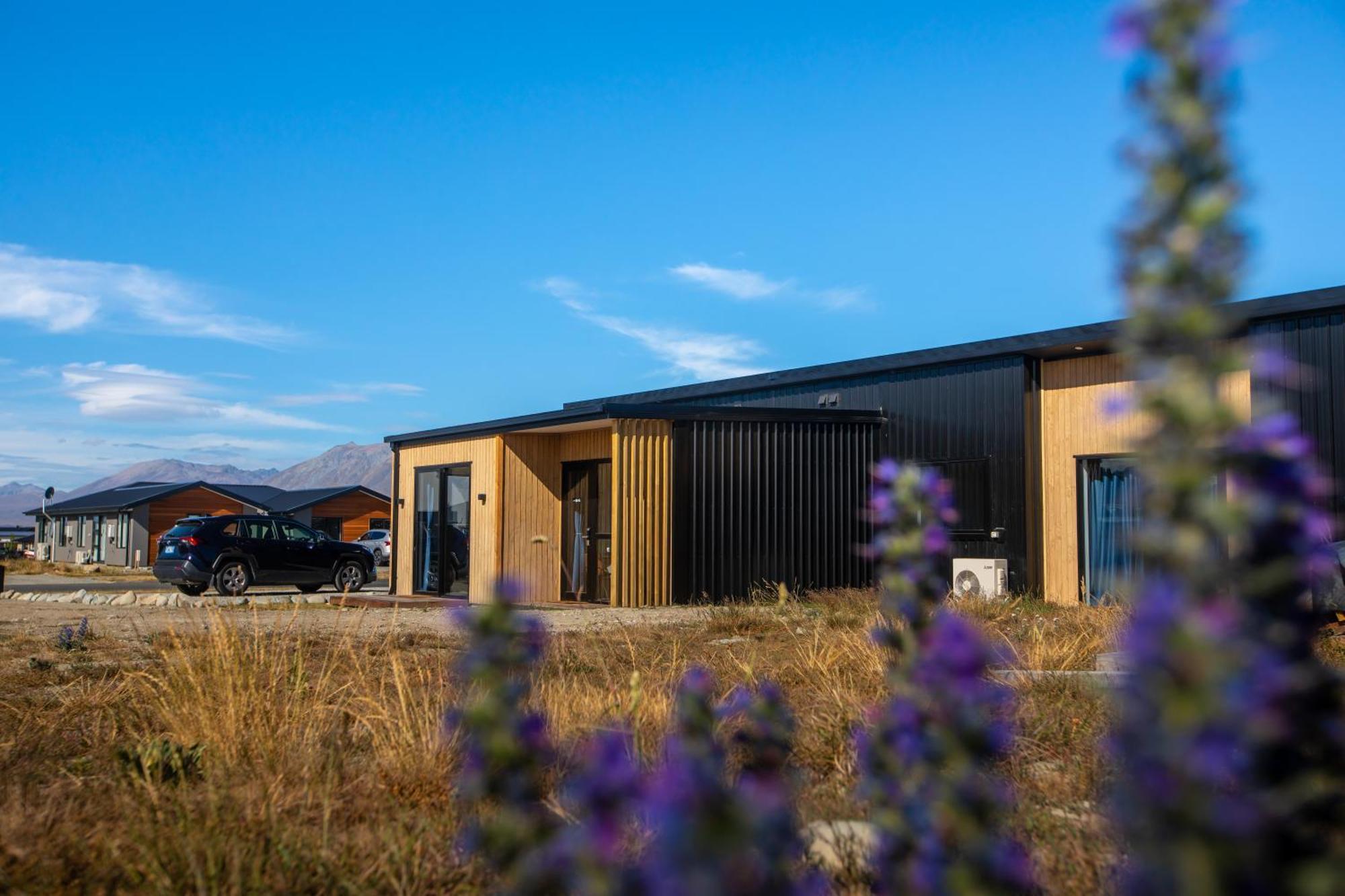 Luminous Tekapo Hotel เลคเทคาโป ภายนอก รูปภาพ