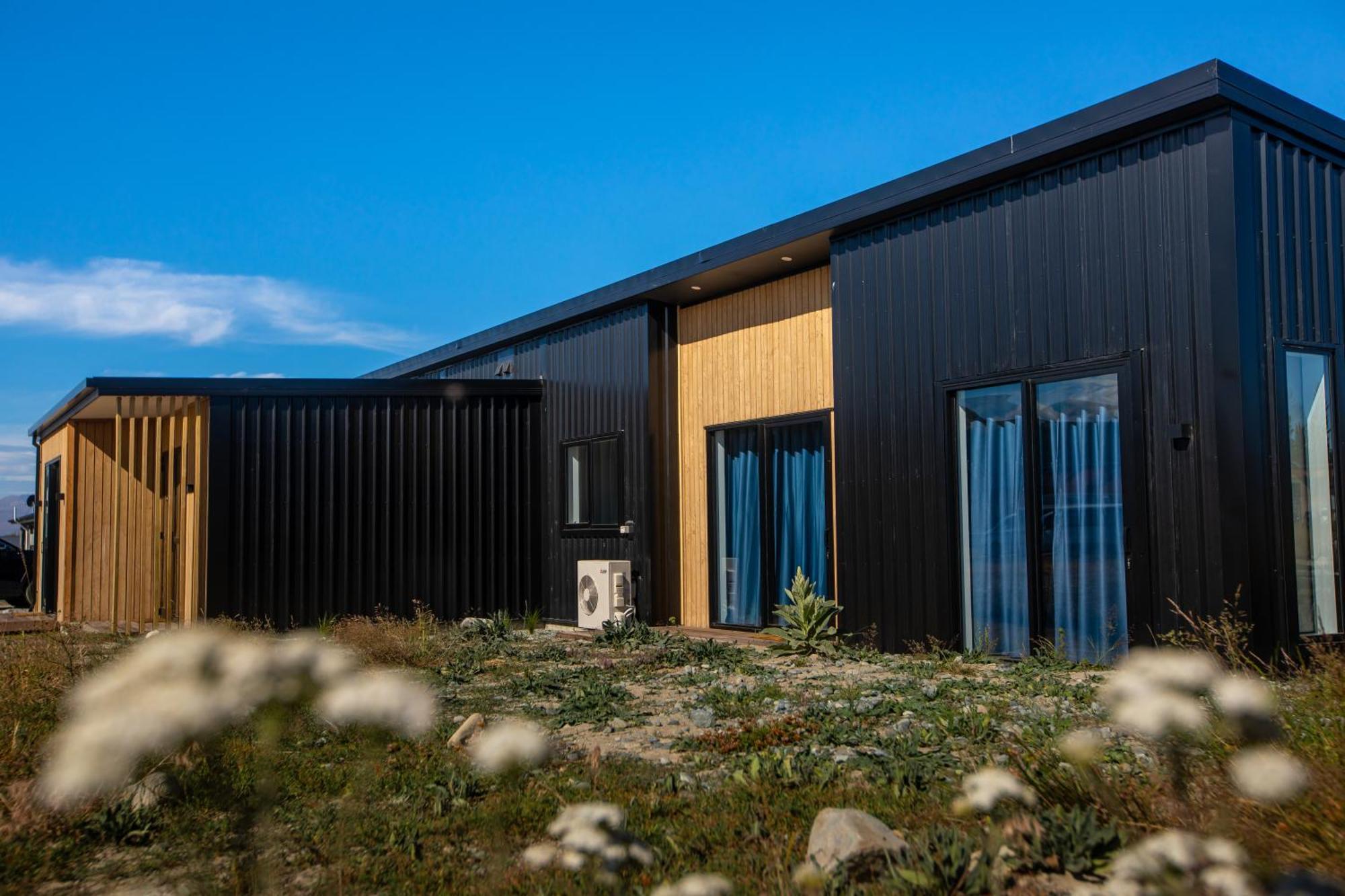 Luminous Tekapo Hotel เลคเทคาโป ภายนอก รูปภาพ