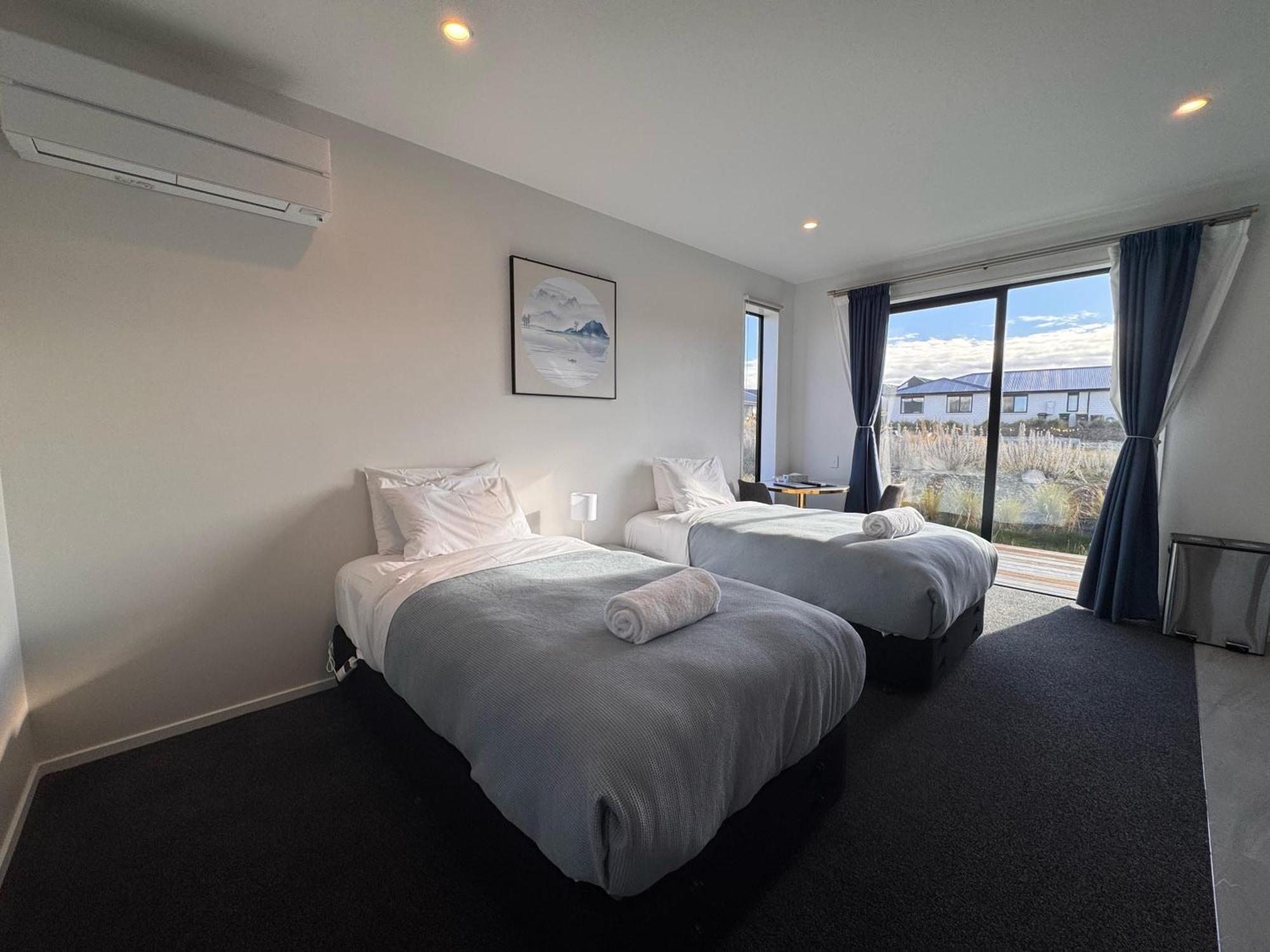 Luminous Tekapo Hotel เลคเทคาโป ภายนอก รูปภาพ