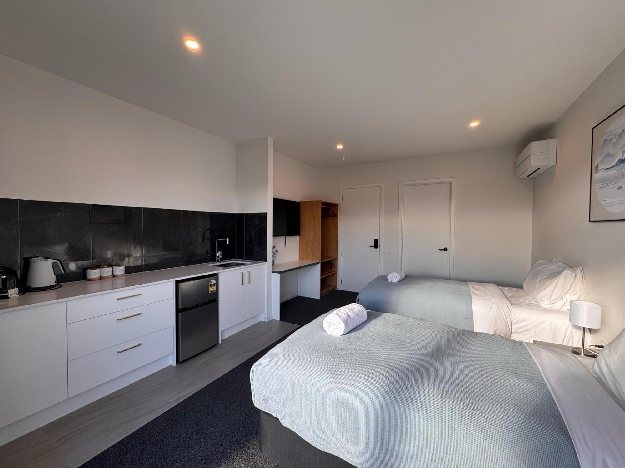 Luminous Tekapo Hotel เลคเทคาโป ภายนอก รูปภาพ