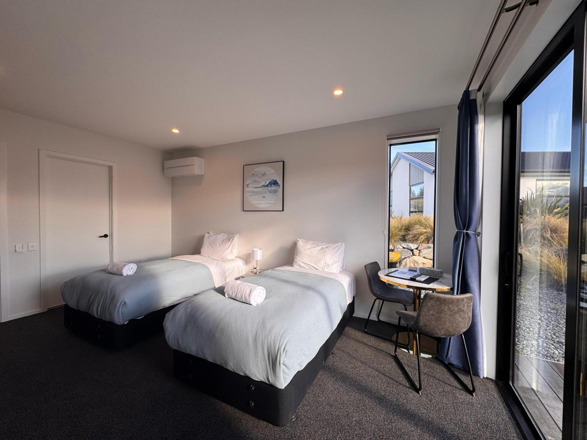 Luminous Tekapo Hotel เลคเทคาโป ภายนอก รูปภาพ