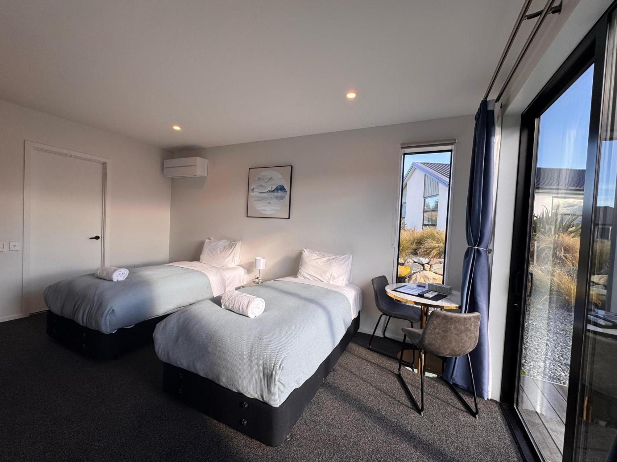 Luminous Tekapo Hotel เลคเทคาโป ภายนอก รูปภาพ
